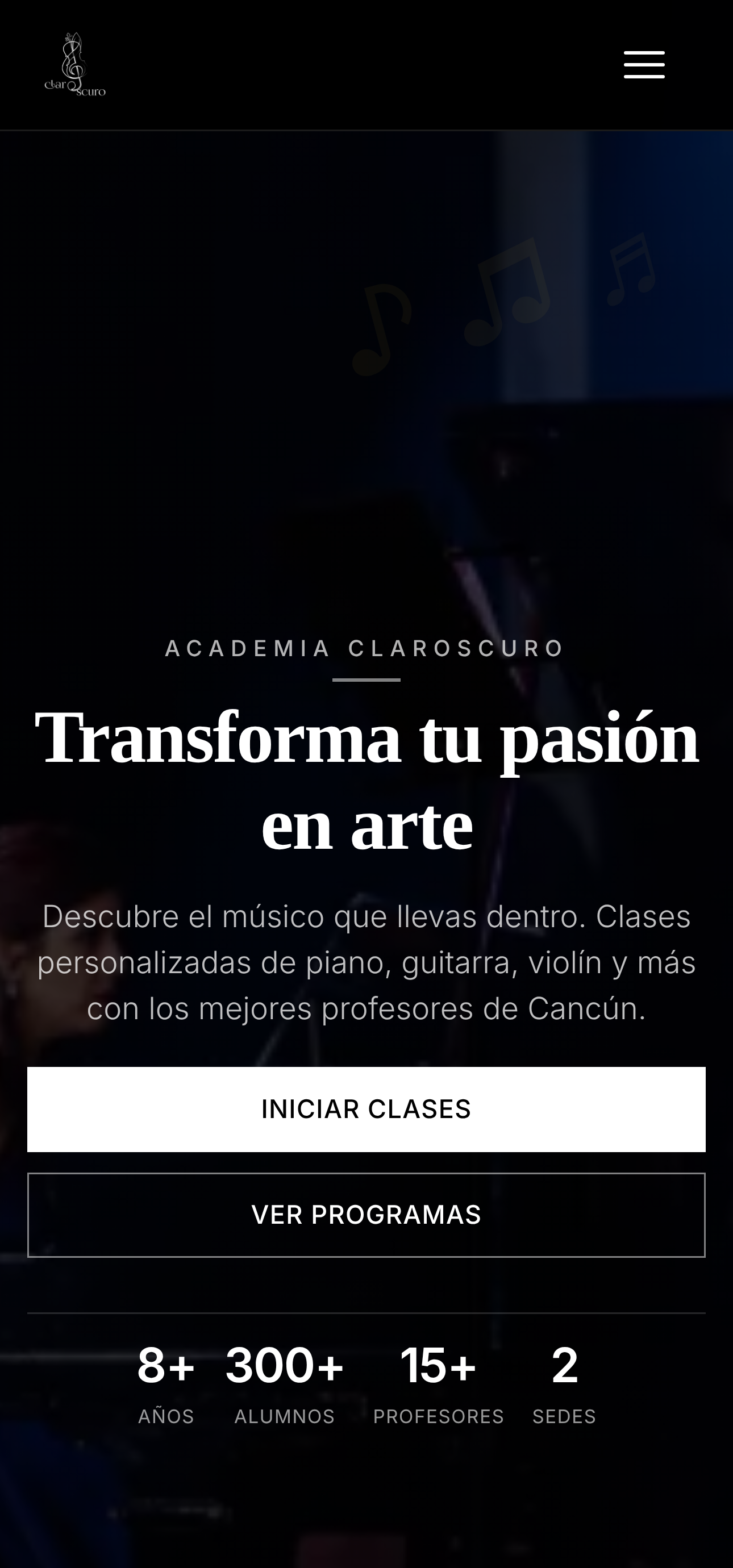 Mobile view of the Academia Claroscuro website